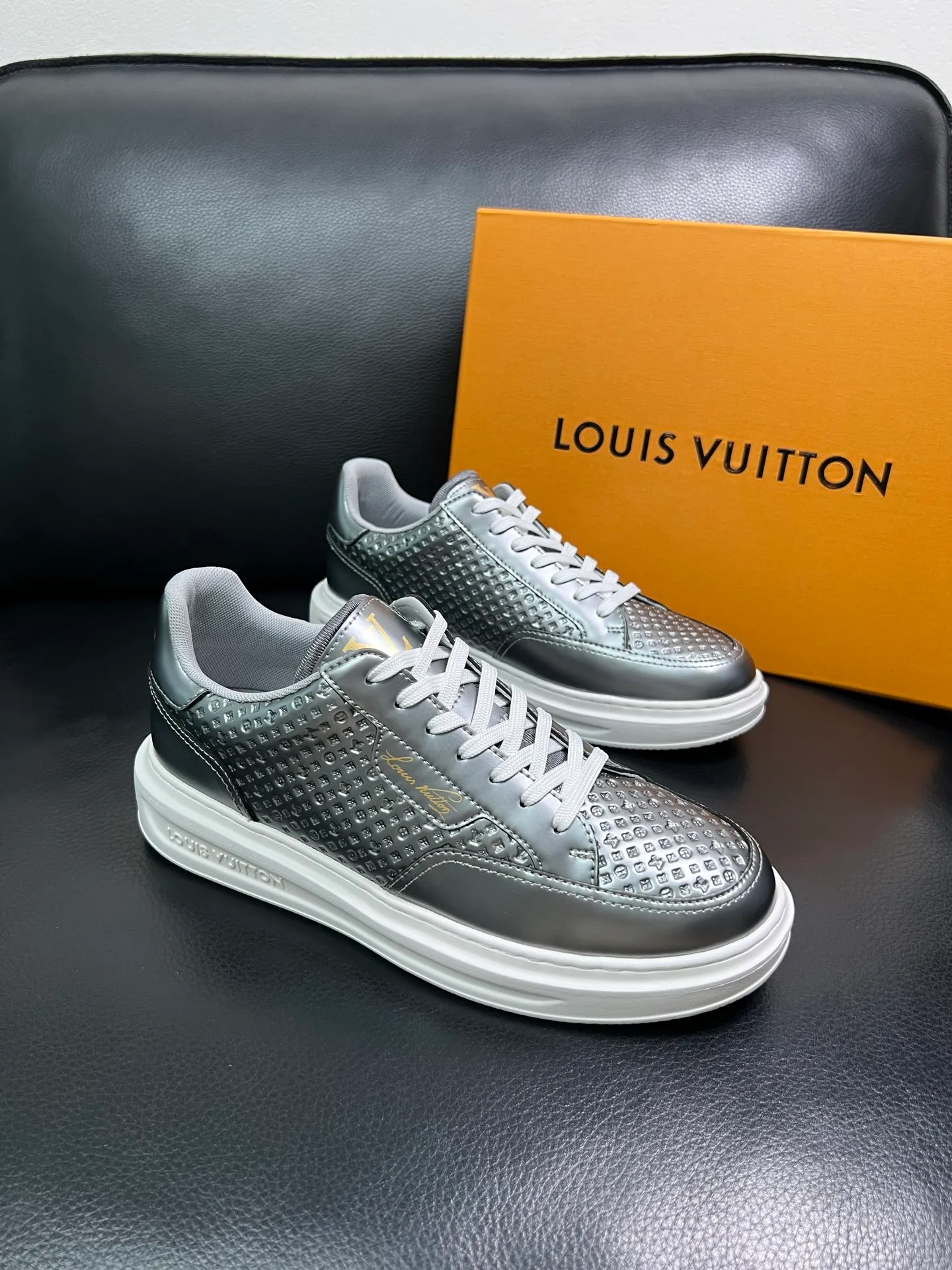 Men's shoes 💰740 Lv high quality top crafts Louis Vuitton sports shoes counter synchronized with original factory configuration, uppers imported from Italy, high-quality splicing colorful complex crafts, imported mesh pads soft and comfortable, soles: original soles specially provided by the original factory, T men's shoes 💰U exclusive movable molded soles super comfortable, original factory and single goods, welcome to compare, code number 38-44 (customized 45) 85867